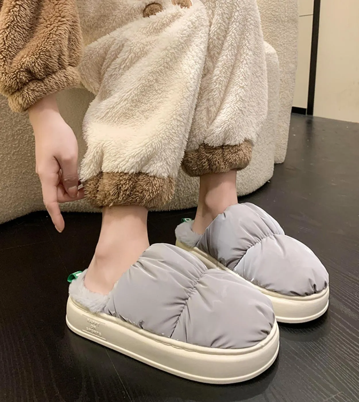 2022 Super Soft Toast Inverno Pantofola da donna Pane Scarpe Outdoor Indoor Scarpe da casa Caldo peluche Eva Fondo spesso antisc