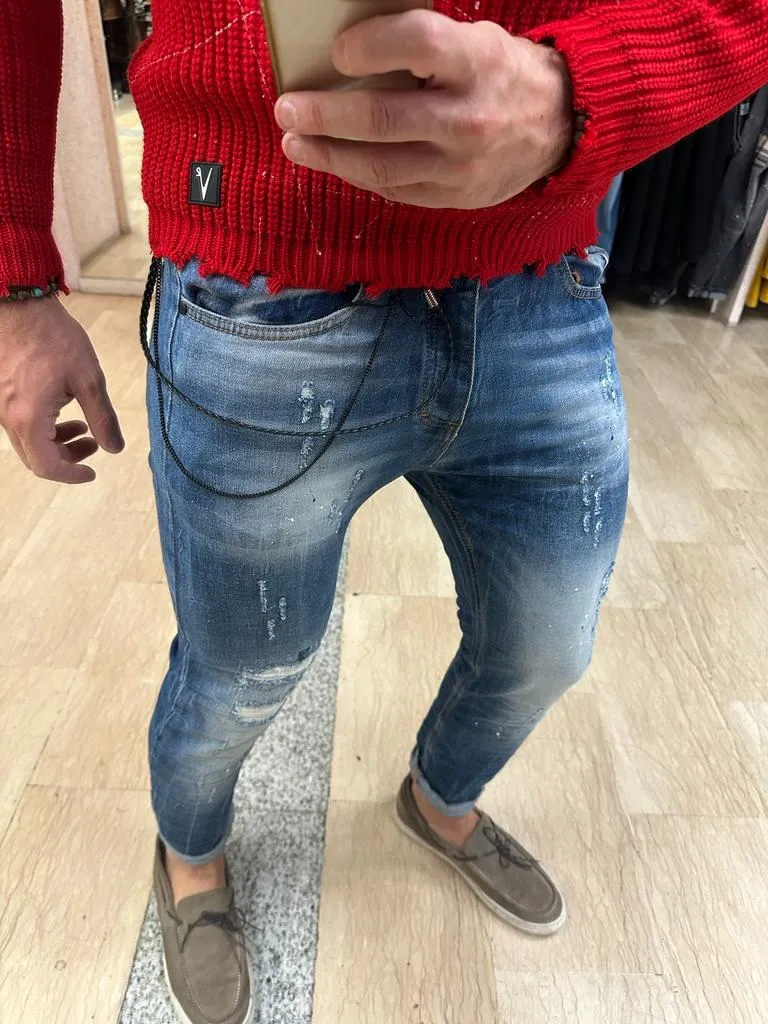 Jeans XAGON MAN Stretch elasticizzato con leggeri schizzi, strappi foderati sul ginocchio e catenella removibile in dotazione Bl