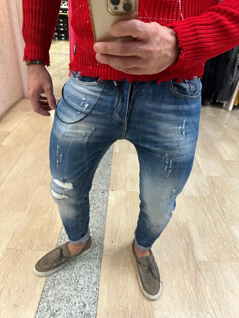 Jeans XAGON MAN Stretch elasticizzato con leggeri schizzi, strappi foderati sul ginocchio e catenella removibile in dotazione Bl