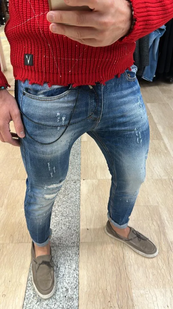 Jeans XAGON MAN Stretch elasticizzato con leggeri schizzi, strappi foderati sul ginocchio e catenella removibile in dotazione Bl