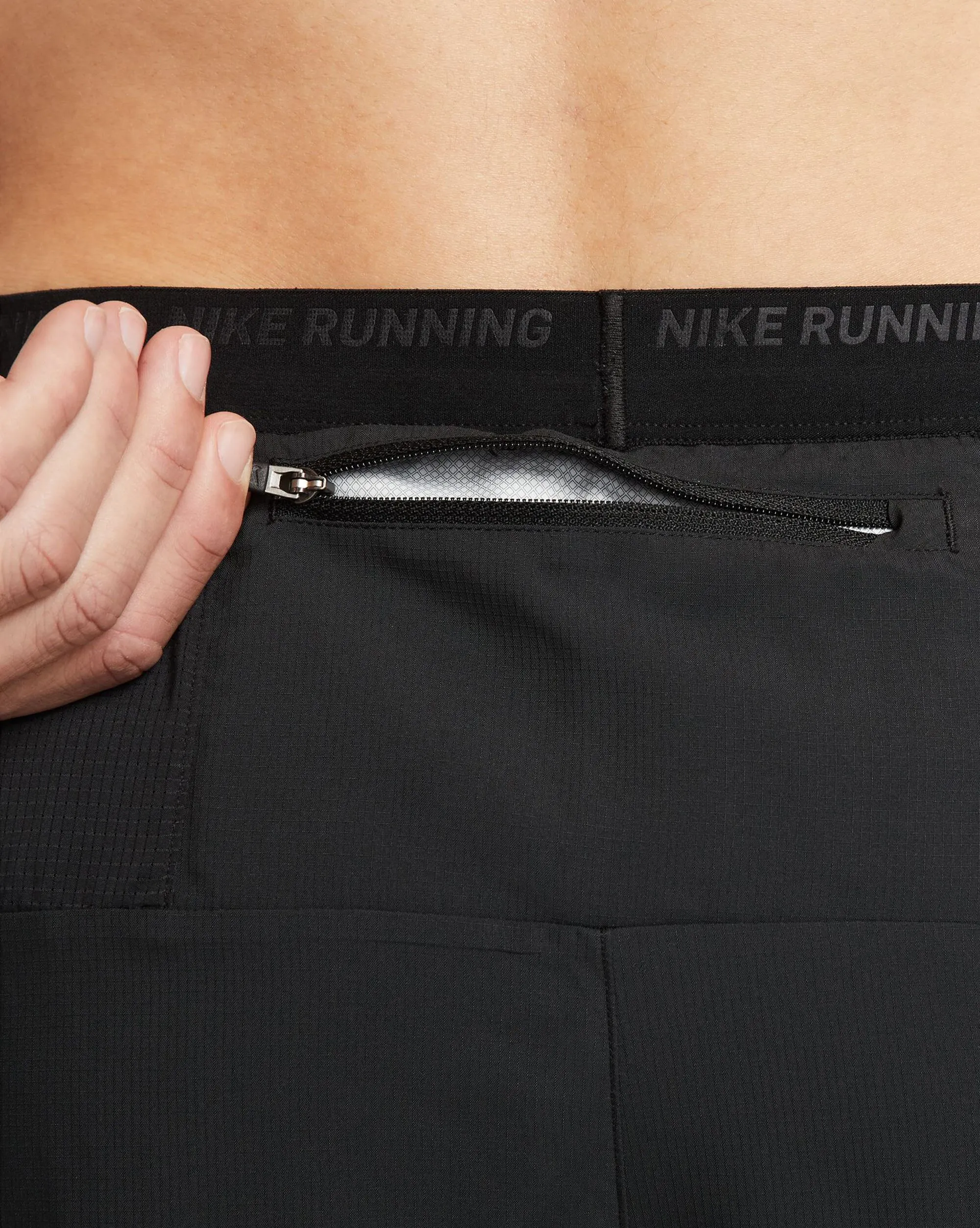 Nike Shorts da running 18 cm con slip foderati Dri-FIT Stride Nero Uomo