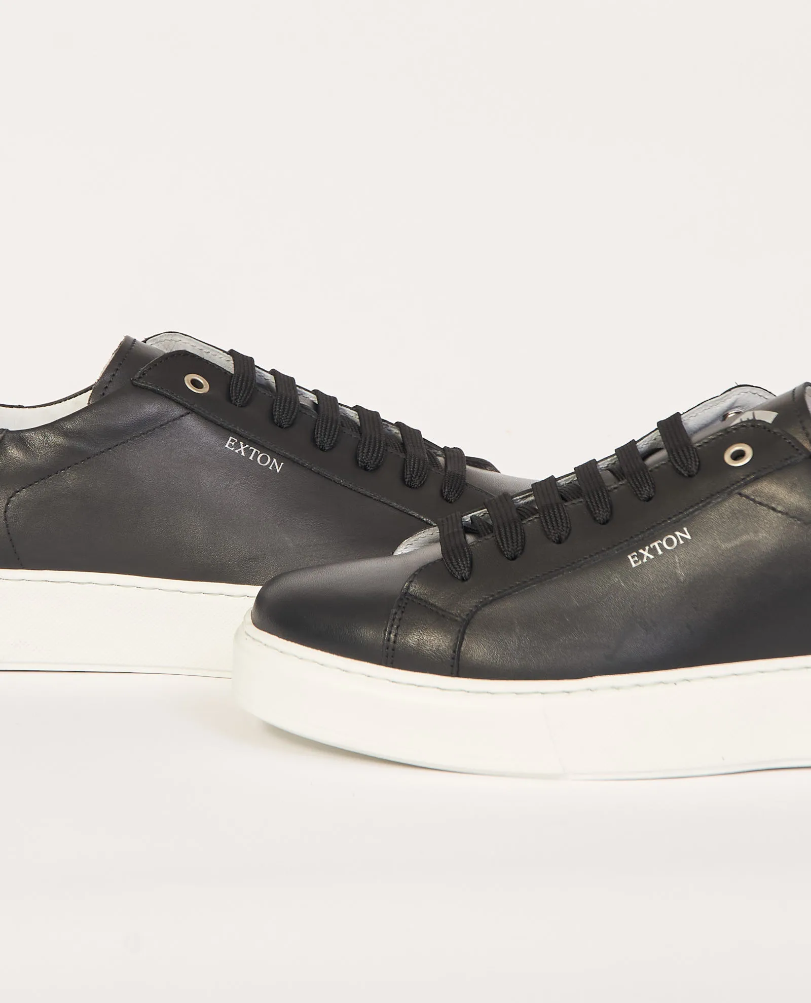 Sneakers nera Exton in pelle con logo